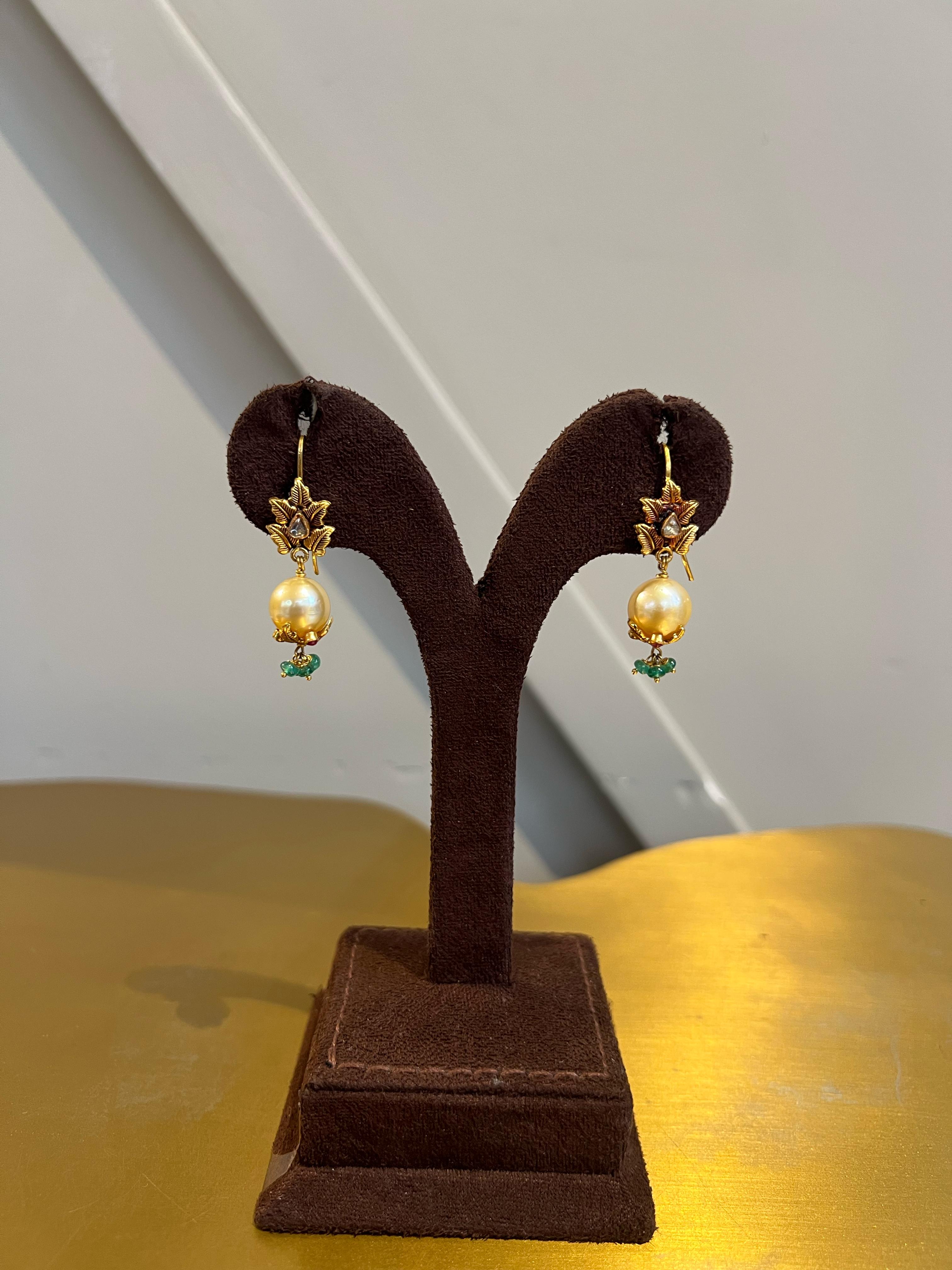 Classic Pearl hanging