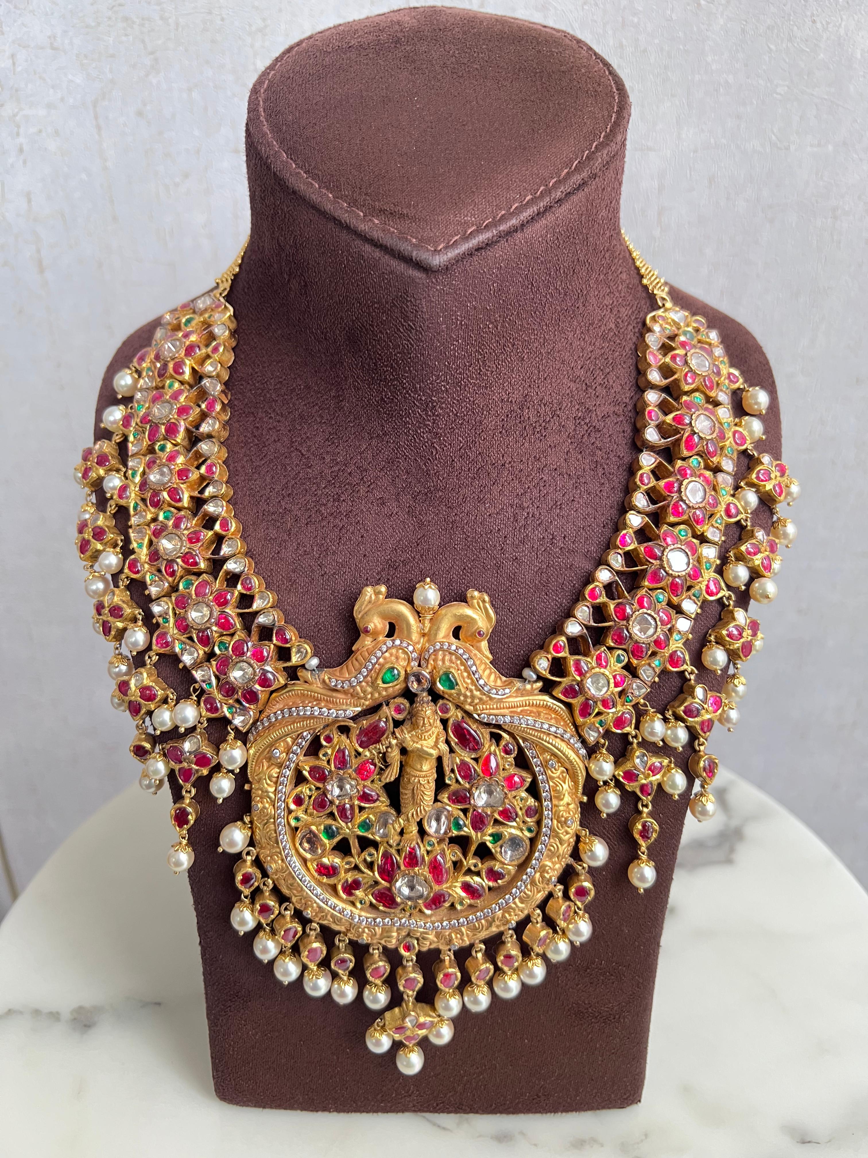 Gracious Kundan Necklace with Krishna Pendant