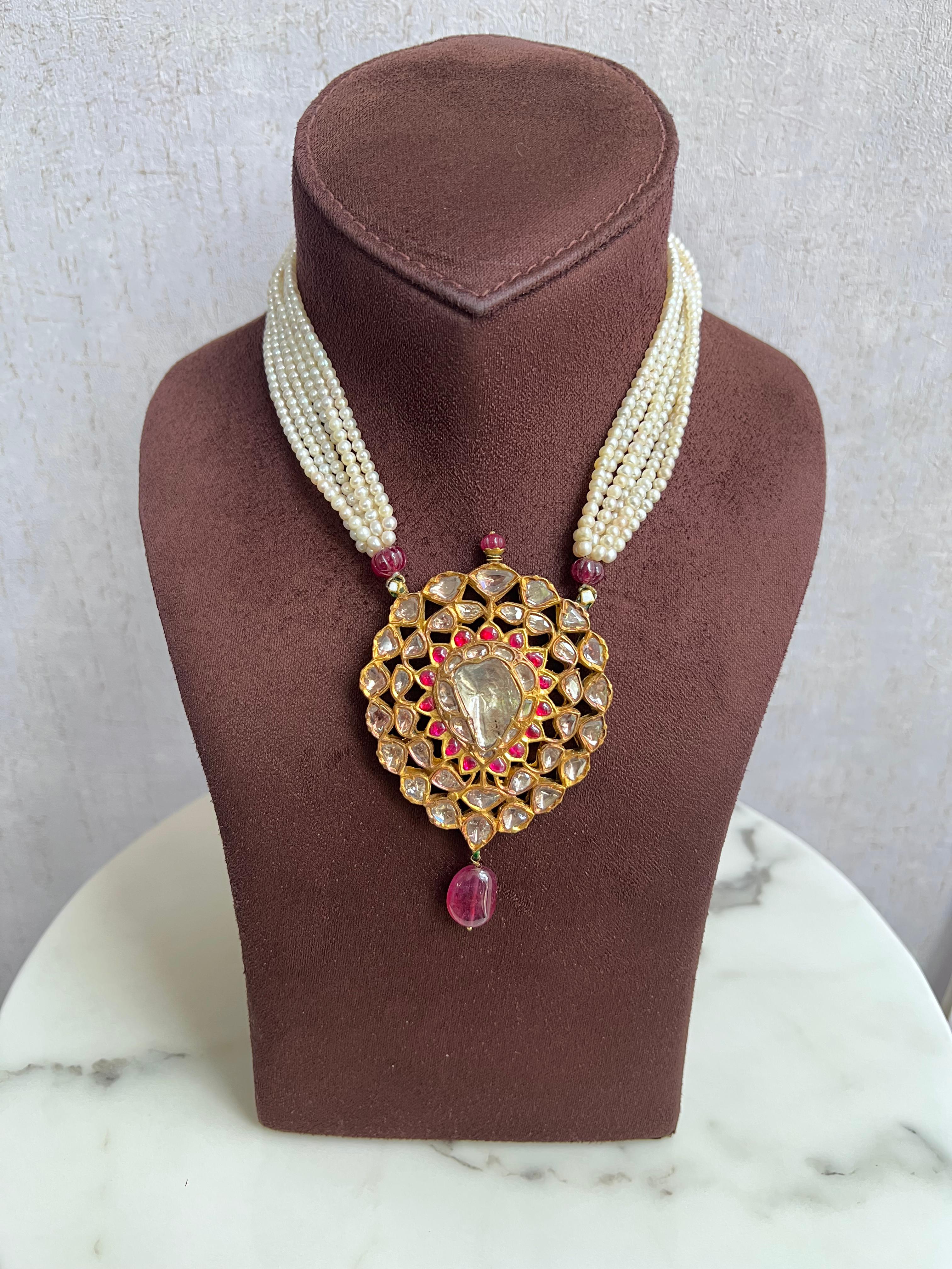Kundan Pendant With Pearl Beads