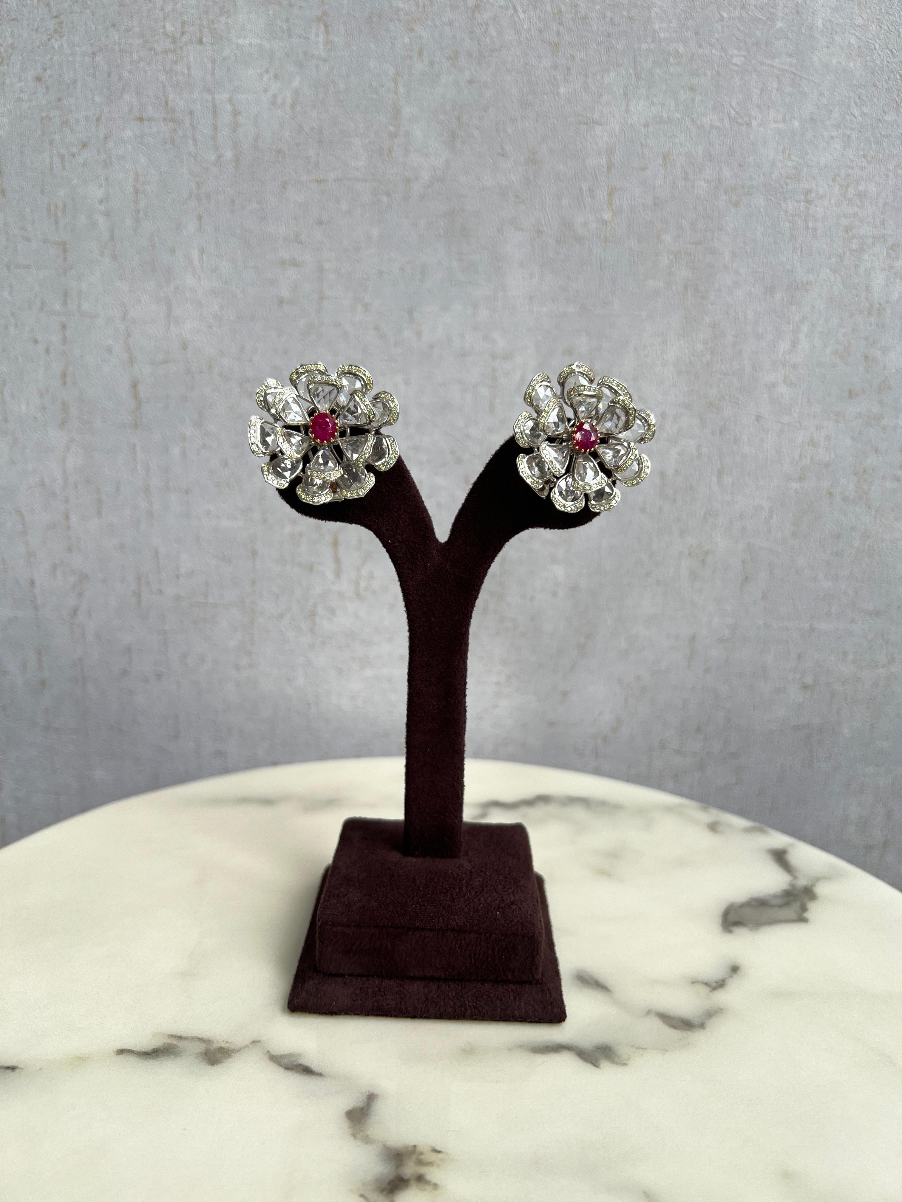 Detachable Floral Cocktail Studded with Rosecuts